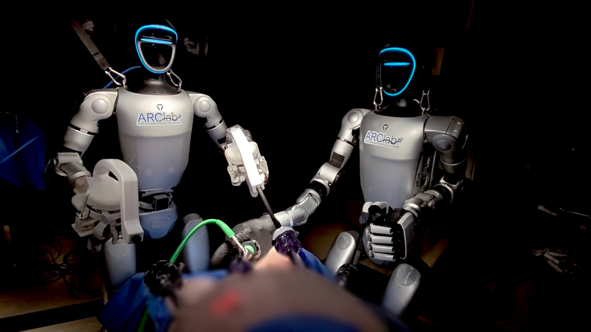 Cerrahların Yönettiği İnsansı Robotlar Canlı Domuzlarda Dünyada Bir İlke İmza Attı