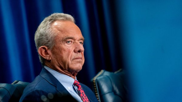 Trump, RFK Jr.'ı Aşı Karşıtlığında Yeterince İleri Gitmediği İçin Eleştiriyor