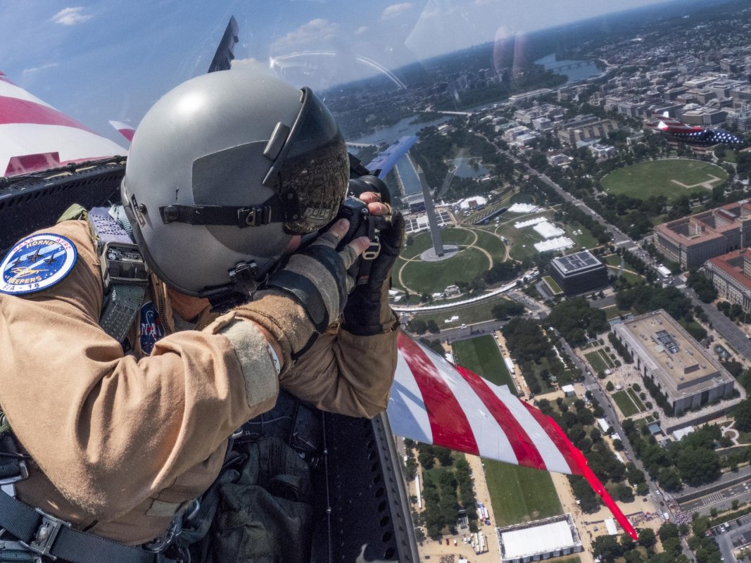 NASA Fotoğrafçısı F-18'den Washington'ın Üzerinden Görüntülerini Kaydetti