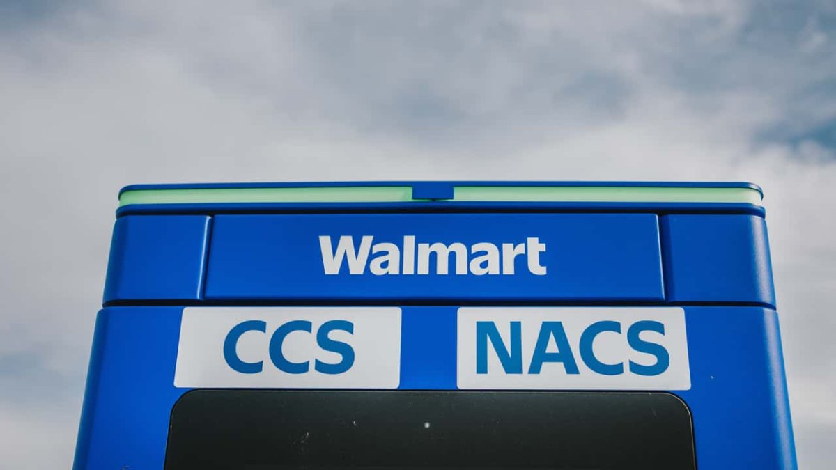 Walmart'ın EV Şarj Cihazı Kurulumları İkinci Çeyrekte Patlama Yaptı: Sadece Tesla Daha Fazla Fiş Taktı