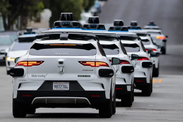 TechCrunch Mobility: Robotaksi Ültimatomu