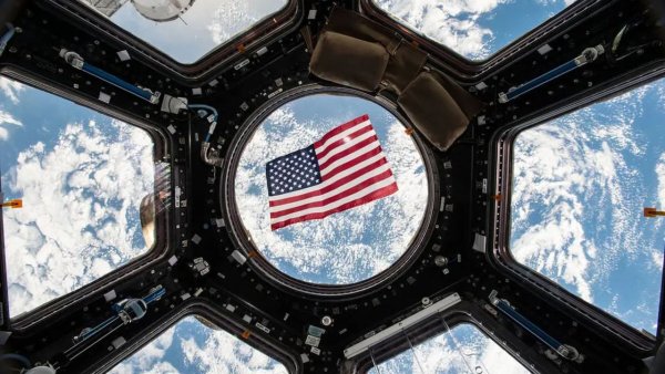 ABD Yüksek Mahkemesi'nin Posta Yoluyla Oy Kullanma Kararı, Astronotların Uzaydan Oy Kullanmasını Garanti Altına Alıyor
