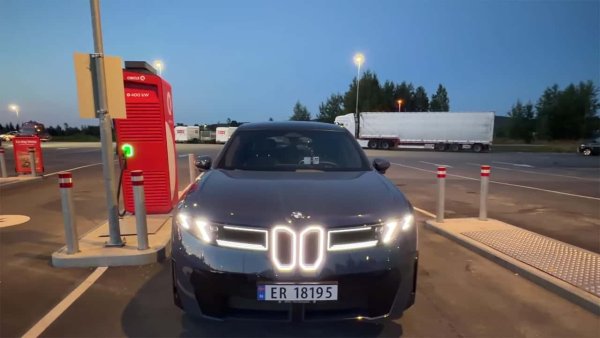 BMW iX3 Sadece 15 Dakika Şarjla Ne Kadar Yol Gitti?
