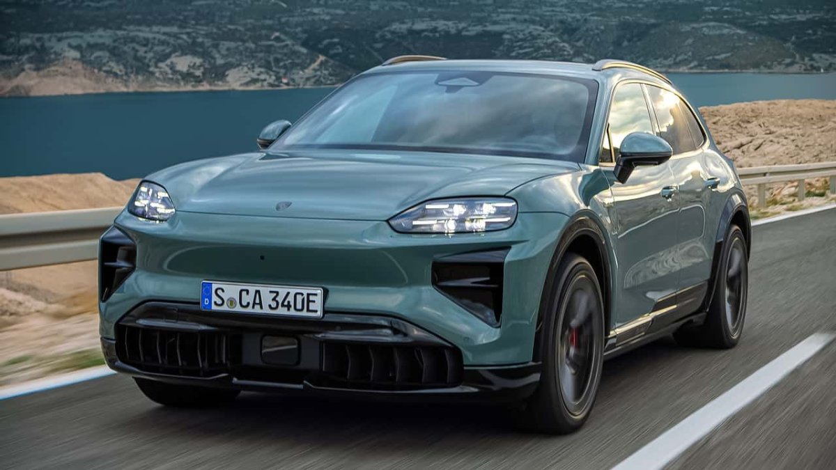 Porsche'nin 2.700 Kiloluk Elektrikli Cayenne'i Süper Otomobilleri 60 Mil/Saat Hızına Kadar Geçti
