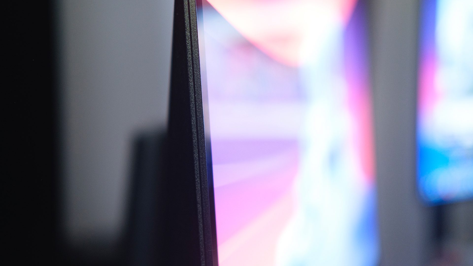 AOC GAMING Q27G4ZD monitör yan profil görünümü