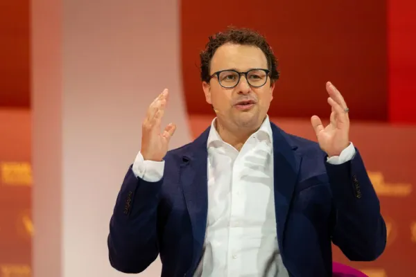 Anthropic CEO'su Dario Amodei'den Açık Ağırlıklı Modeller Açıklaması: Çin Yapay Zekasından Korkuyorum Ama Yasaklanmasına Karşıyım