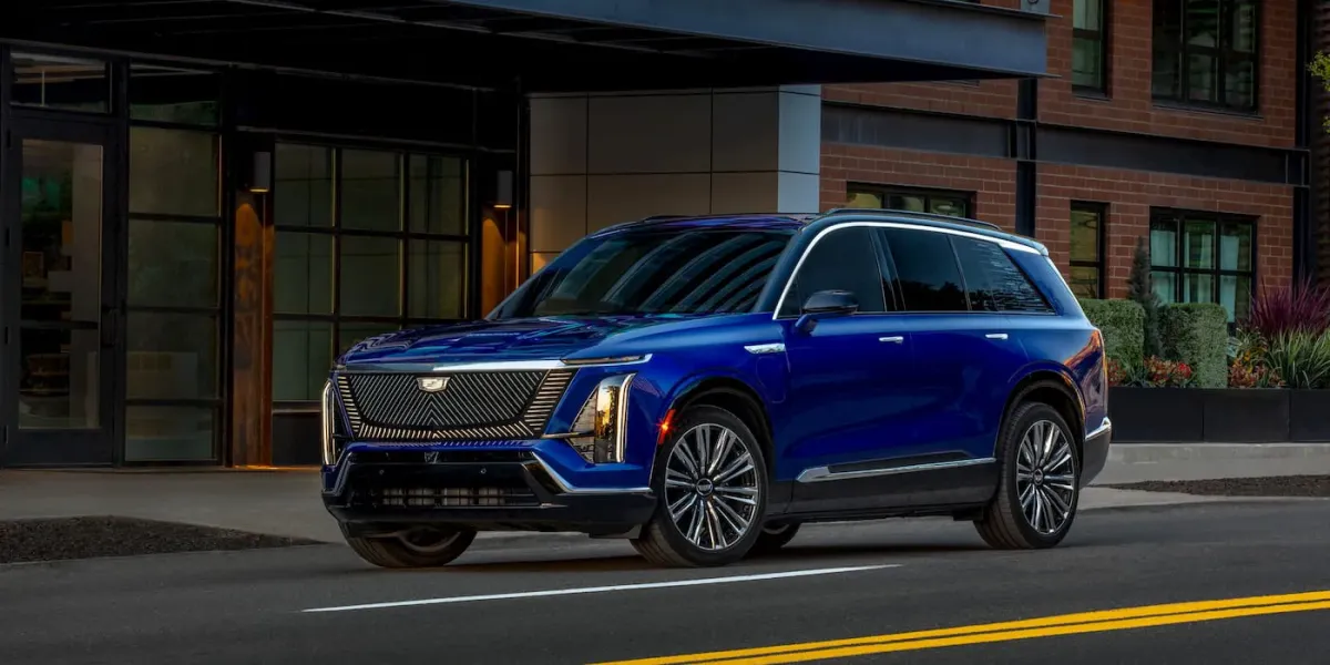 GM, Cadillac Vistiq SUV'lerin Sevkiyatını Durdurdu ve 15.000 Adet Aracın Geri Çağrılmasını Sağladı