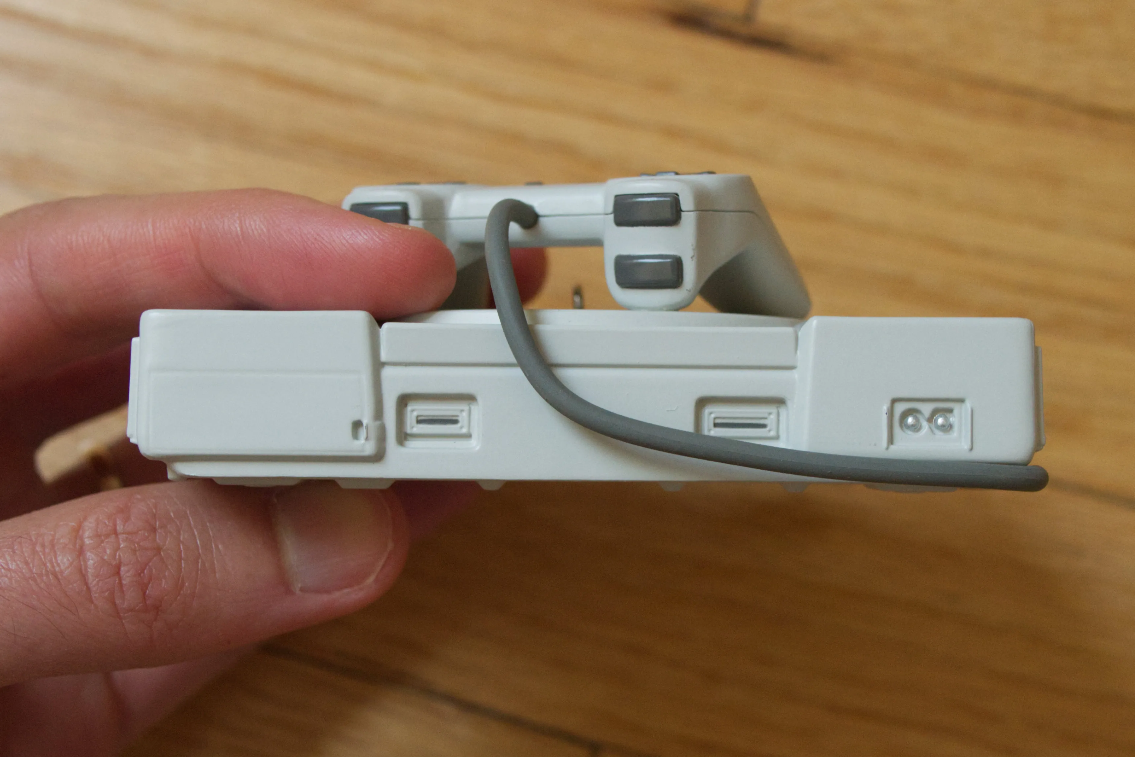 PlayStation süs eşyası arka bağlantı noktaları
