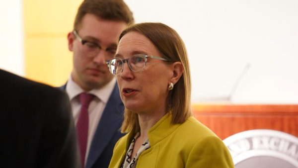 SEC'ten Peirce Uyardı: Bazı DeFi Vault'ları ve Onchain Kredilendirme Menkul Kıymet Yasalarına Takılabilir