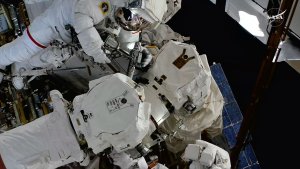Kanada Günü'ne Tam Zamanında: Uzay Yürüyen Astronotlar Uzay İstasyonunun Dev Canadarm2'sini Onardı