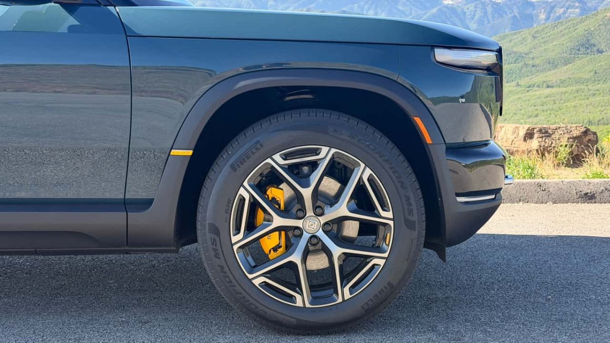 Rivian R2'yi Son Nefesine Kadar Test Ettiler: 70 MPH'de Ne Kadar Gitti?