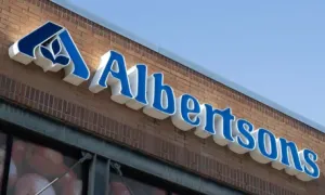 Albertsons, Müşterilerin Harcamalarını Kısmasıyla Satış Tahminini Düşürdü