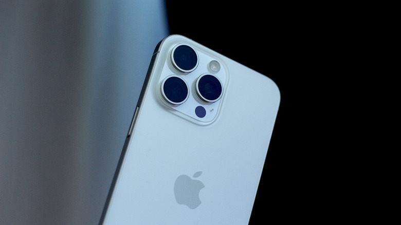 iPhone 15 Pro Max yakın çekim