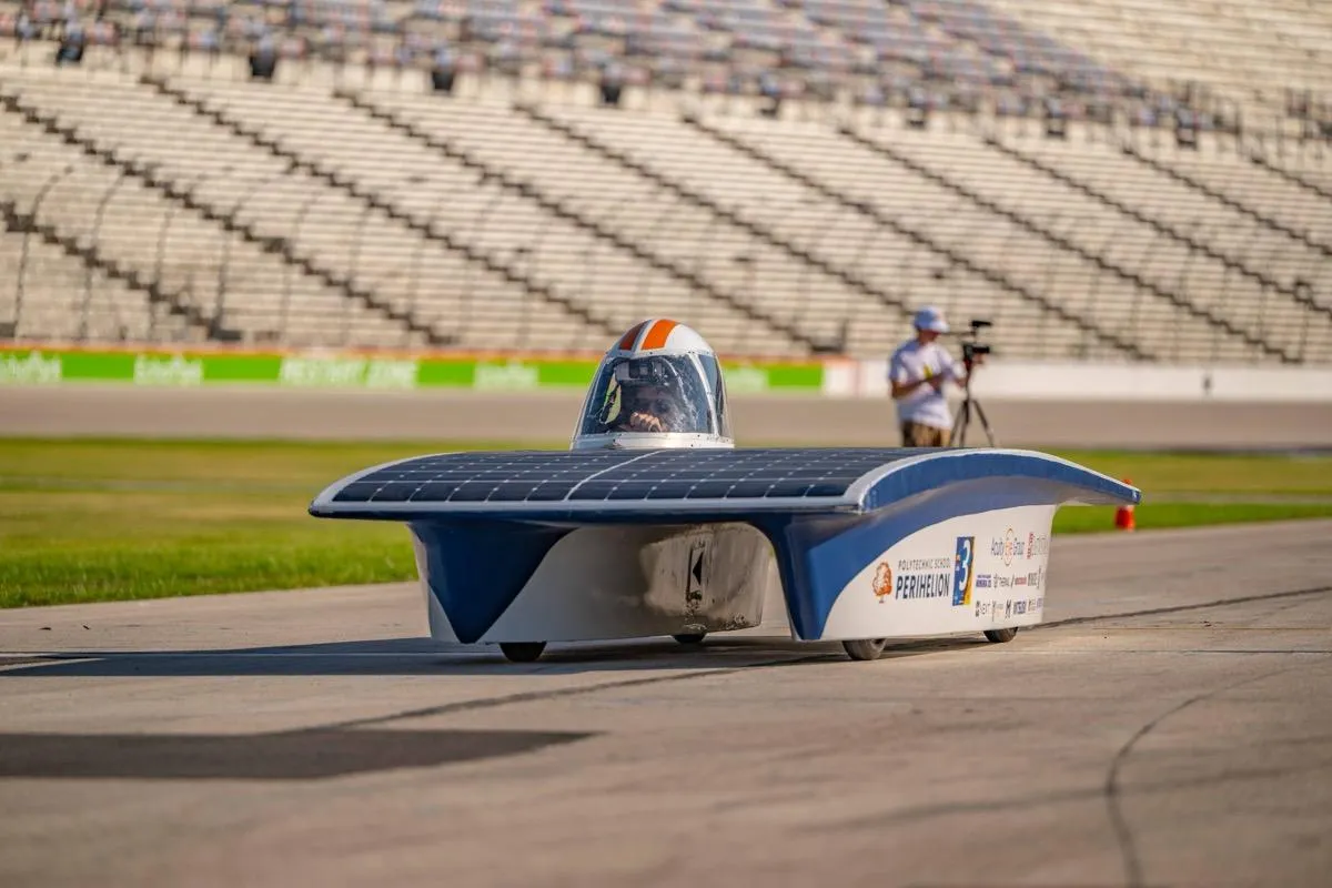 Solar Car Challenge aracı