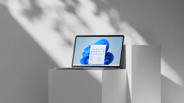 Microsoft'un 900 Dolarlık Yeni Laptop'u Windows 11'i Kaldıramıyor: Sürekli Donuyor