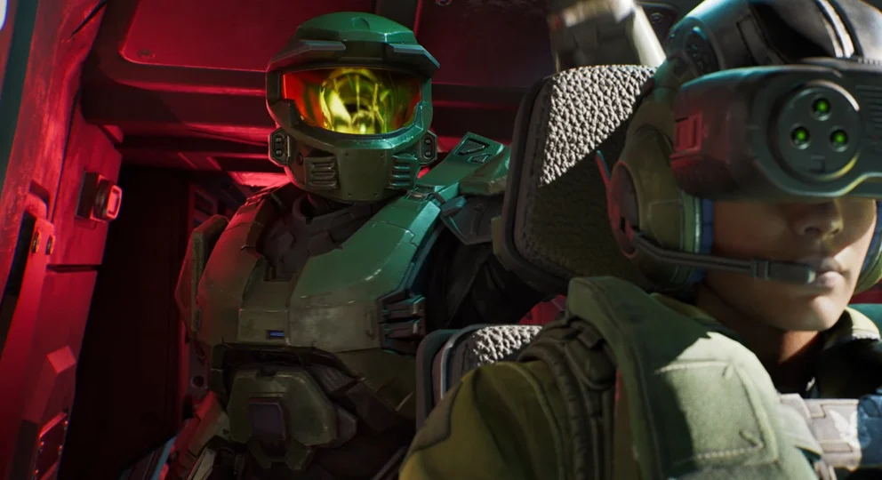 Master Chief bir mekikte duruyor