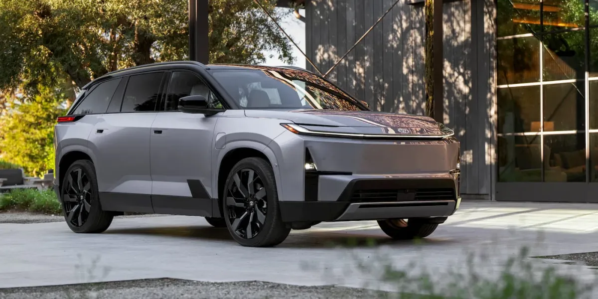 Toyota, 3 Sıralı Elektrikli SUV Modelini Yeniden Erteledi: İşte Beklenen Yeni Lansman Tarihi