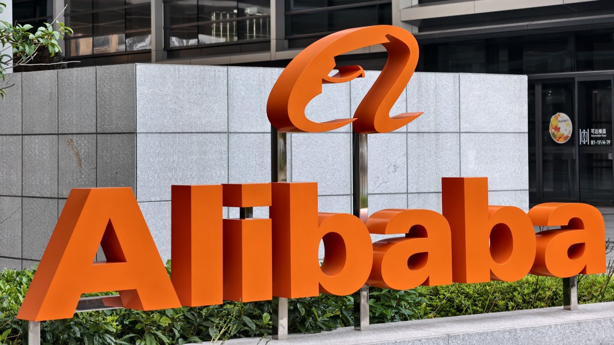 Alibaba'ya ABD'nin Çin Ordusu Yasağında Geçici Nefes