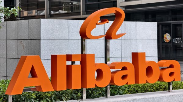 Alibaba'ya ABD'nin Çin Ordusu Yasağında Geçici Nefes