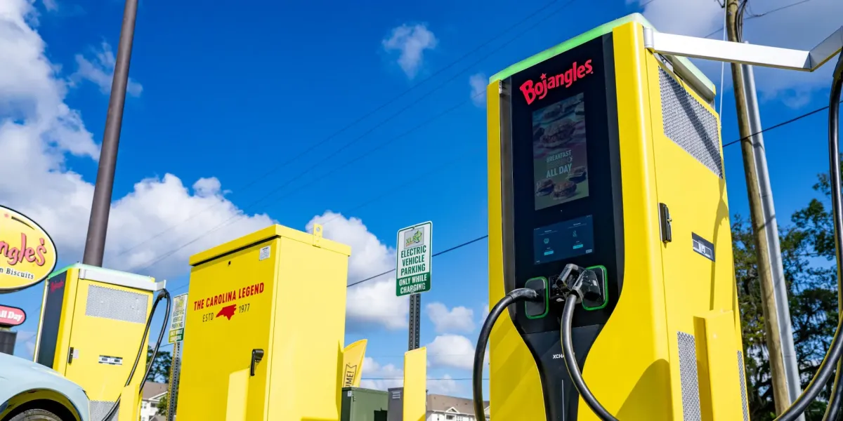 Bojangles'tan Elektrikli Araç Sürücülerine: Yemek Yerken Hızlı Şarj Edin