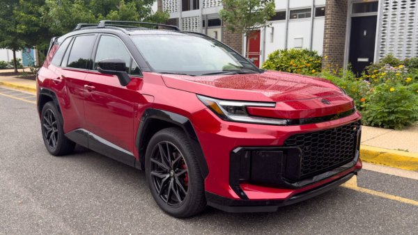 2026 Toyota RAV4 Plug-In Hibrit: Büyük Batarya Günlük Kullanımı Tamamen Elektrikli Yapıyor