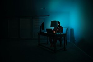 Coldcard hacker'ı 7.7 milyon dolarlık BTC taşıdı, çalınan bitcoin'in %45'i üçüncü saldırı dalgasında ele geçirildi