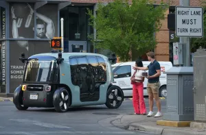 TechCrunch Mobility: Otonom Araçlarda İki Yol Ayrımı