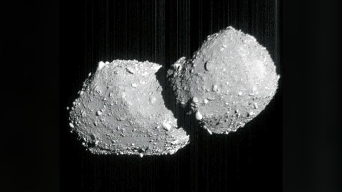 Japonya'nın Hayabusa2 Sondası, 100 Milyon Kilometre Uzaktaki Çift Başlı Asteroiti Görüntüledi