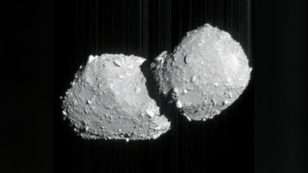 Japonya'nın Hayabusa2 Sondası, 100 Milyon Kilometre Uzaktaki Çift Başlı Asteroiti Görüntüledi