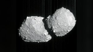 Japonya'nın Hayabusa2 Sondası, 100 Milyon Kilometre Uzaktaki Çift Başlı Asteroiti Görüntüledi