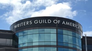 Amerika Yazarlar Birliği de Paramount-Warner Bros. Discovery Birleşmesini Engellemek İçin Dava Açtı