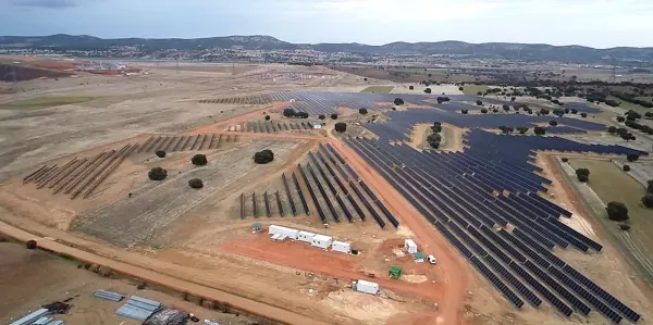 Tesla, Teksas'taki 140 MW'lık Güneş Çiftliğinin Tüm Üretimini Satın Aldı