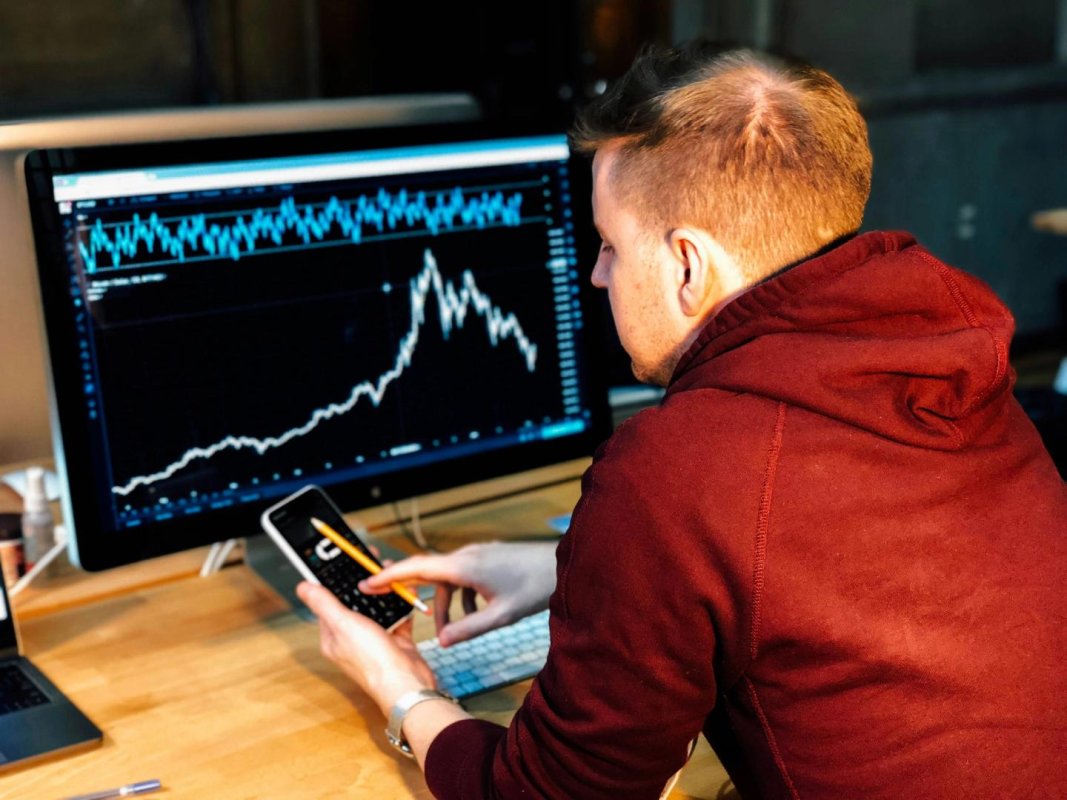 Bitcoin 65.000 Dolarda Dengelendi: 800 Milyar Dolarlık Yapay Zeka Satış Dalgası Kriptoyu Etkilemedi