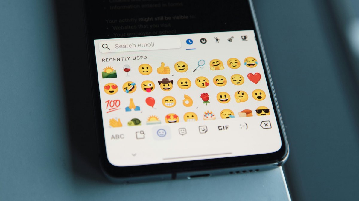 Yeni Emoji Dalgası: Güzellik ve Varoluşsal Korkuyu İfade Etmenin Yeni Yolu