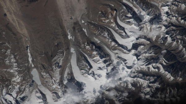 Himalayalar'daki Buzullar Uzaydan Görüntülendi: 15 Temmuz 2026'nın Uzay Fotoğrafı
