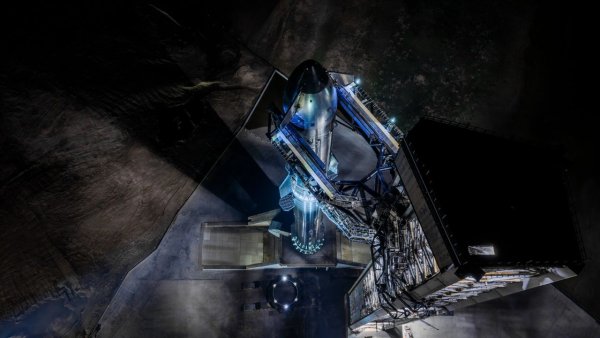 SpaceX, Bugünkü Flight 13 Test Fırlatması Öncesinde Dev Starship Roketini İstifledi