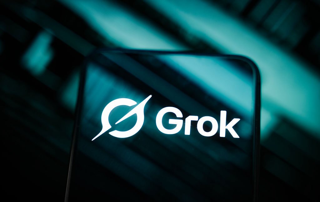 xAI, Grok'un Çocuk İstismarı Görüntüleri Ürettiğini Kabul Etti, Kullanıcıyı Dava Ediyor