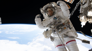 Günün Uzay Fotoğrafı: Astronot, Uzay Yürüyüşünde Kaslarını Esnetti