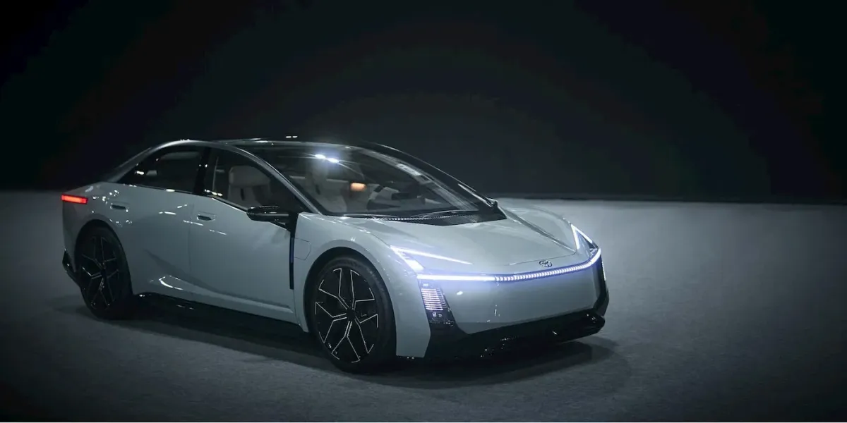 Toyota'nın Yeni Nesil Corolla EV'si, 'Kriz Hissi' Şirketi Dönüştürürken Sahneye Çıkıyor
