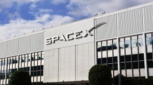 SpaceX'in Eldeki AI Cihazı Test Ettiğine Dair Rapor, Musk Tarafından Yalanlandı