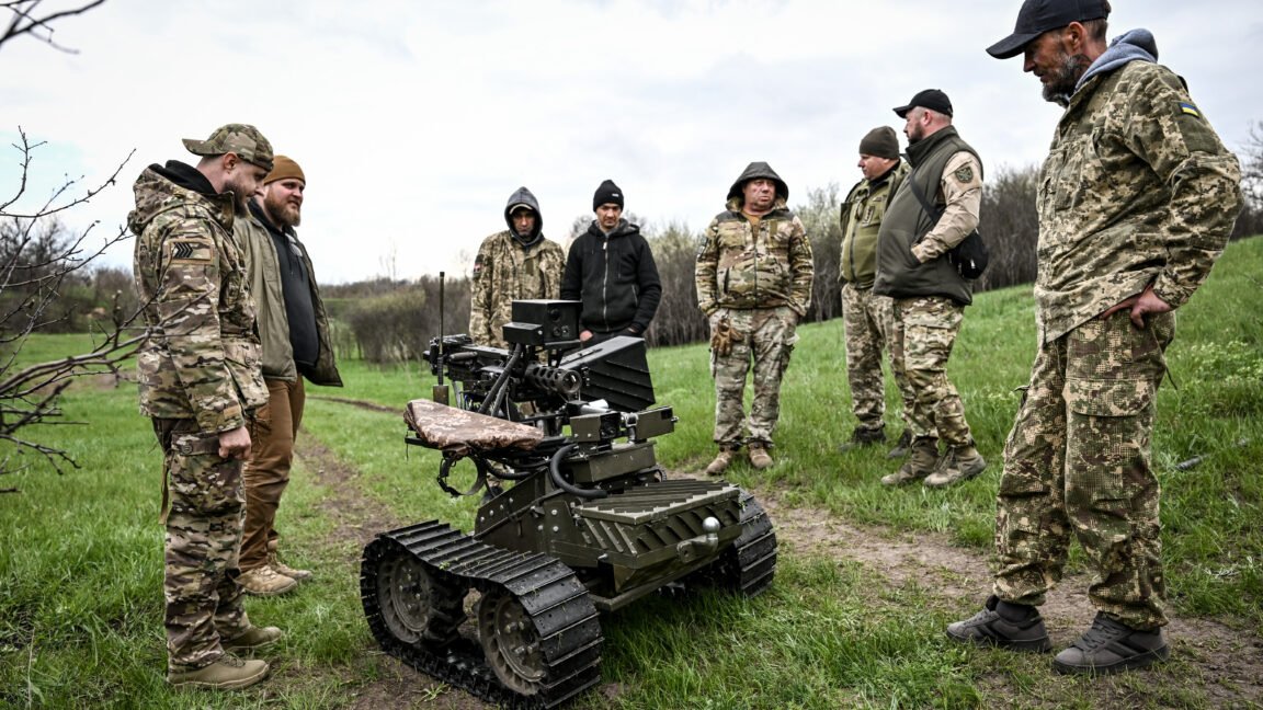 Ukrayna İnsansız Hava ve Deniz Araçlarıyla Robotları Savaş Alanına Taşıyor