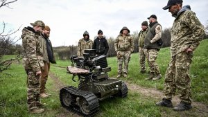 Ukrayna İnsansız Hava ve Deniz Araçlarıyla Robotları Savaş Alanına Taşıyor