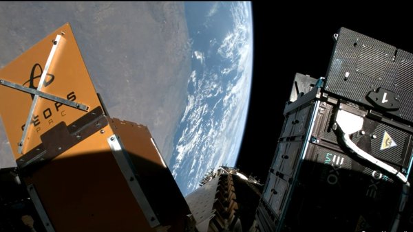 SpaceX, İlk Nükleer Güçlü Ticari Uyduyu Fırlattı