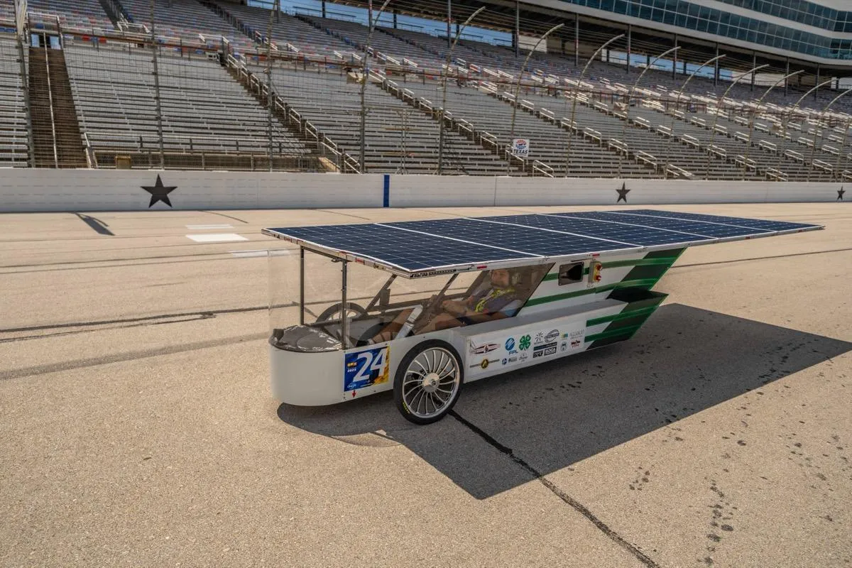 Solar Car Challenge aracı