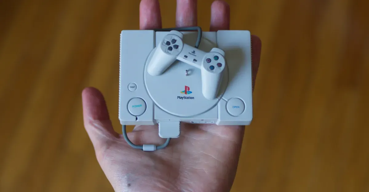 PlayStation Süs Eşyası: Kırılgan Ama Efsanevi Bir Konsola Saygı Duruşu