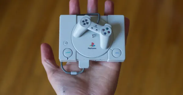 PlayStation Süs Eşyası: Kırılgan Ama Efsanevi Bir Konsola Saygı Duruşu
