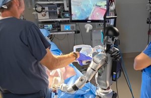 Da Vinci'nin Ötesi: Çok Yönlü İnsansı Robotlar Cerrahide Yeni Sınır Oluyor