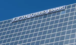 Fifth Third, Comerica Birleşmesinde Kazanımlarını Görüyor: İşçi Bayramı'nda Sistem Dönüşümü