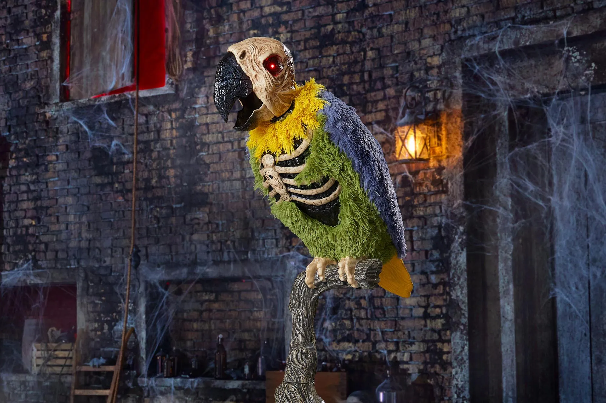 179 dolarlık Rotwing papağan animatroniği kafasını ve gagasını hareket ettiriyor