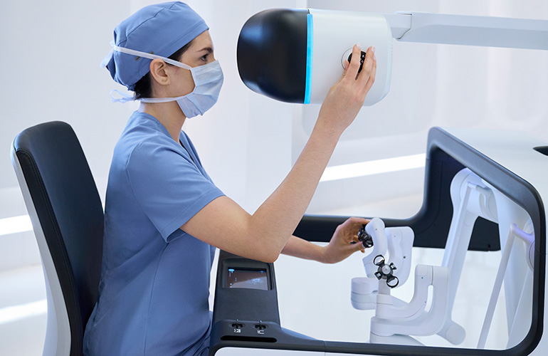 Johnson & Johnson’ın Ottava cerrahi robot konsolu ve kontrolleri. Fotoğraf: Johnson & Johnson